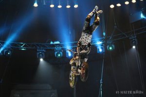 One of the Mad Flying Bikes during a motorcycle stunt in the show PUNXXX of circus Flic Flac